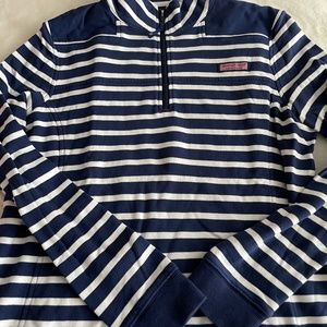 Vineyard vines pull over